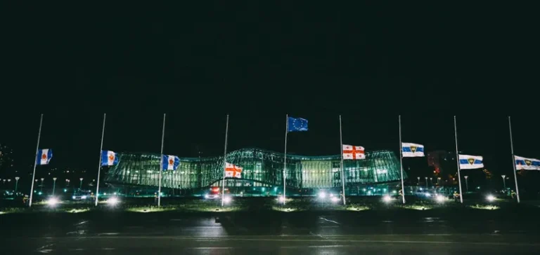 შსს ჭავჭავაძის გამზირზე მანიფესტაციის ორგანიზატორებსა და მონაწილეებს 15-წუთიან ვადას აძლევს, გზის სავალი ნაწილის გახსნისა და ტრანსპორტის მოძრაობის აღსადგენად