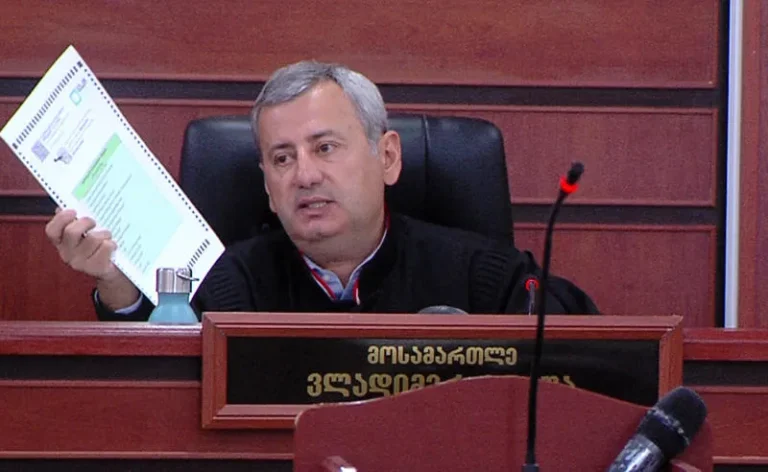 თეთრიწყაროს მოსამართლე ვლადიმერ ხუჭუა – მივიღე სამართლიანი გადაწყვეტილება, ჩემს სინდისზე და სხდომაზე გამოკვლეულ მტკიცებულებებზე დაყრდნობით – ურყევად მჯერა, რომ საქართველოს მომავალი სამართლის უზენაესობის განმტკიცებაზეა დამოკიდებული!