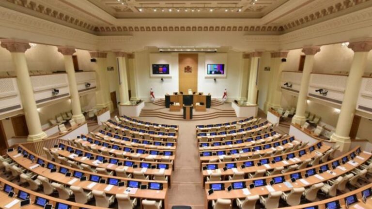 26 ნოემბრიდან მის გაუქმებამდე პარლამენტის სასახლეში უსაფრთხოების ყვითელი დონე იმოქმედებს