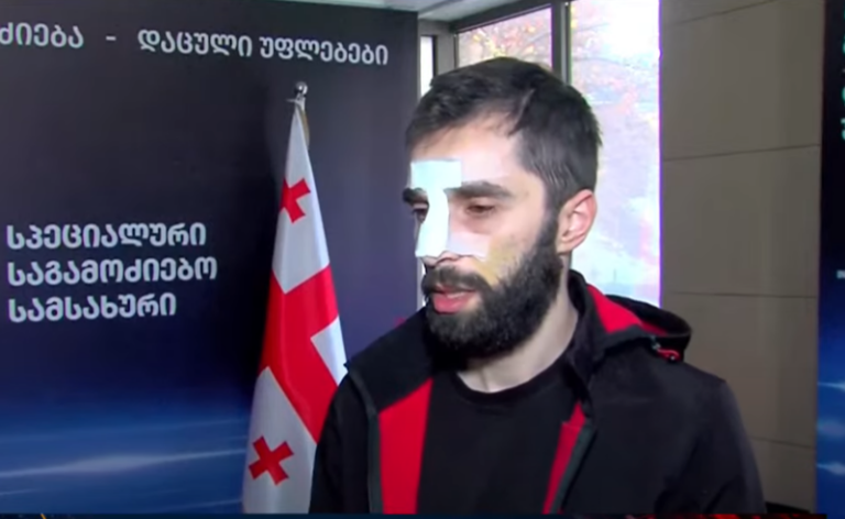 “ცხვირი გამიტეხეს, მთელი გზა მცემდნენ და მაგინებდნენ” – აქციაზე დაკავებული სპეცრაზმის ძალადობაზე საუბრობს