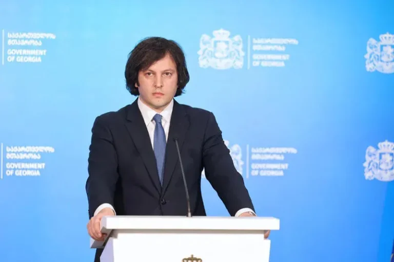 პრემიერი – ისტერიკაშია სალომე ზურაბიშვილი, საგარეო საქმეთა სამინისტროში მივედი და 3 პოსტი მომიძღვნა ამის გამო, ეს მეტყველებს მის მძიმე ემოციურ მდგომარეობაზე, 4 პარასკევი აქვს დარჩენილი და ვერ თოკავს ემოციებს
