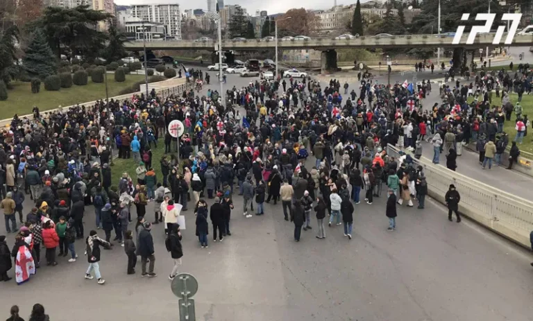 IT, HR, ტრენერებისა და ფინანსური სფეროს წარმომადგენლებმა რუსთაველის გამზირიდან გმირთა მოედანზე გადაინაცვლეს